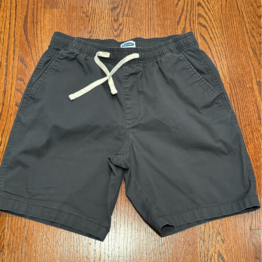 Old navy men’s gray flat front shorts drawstring waist Sz S